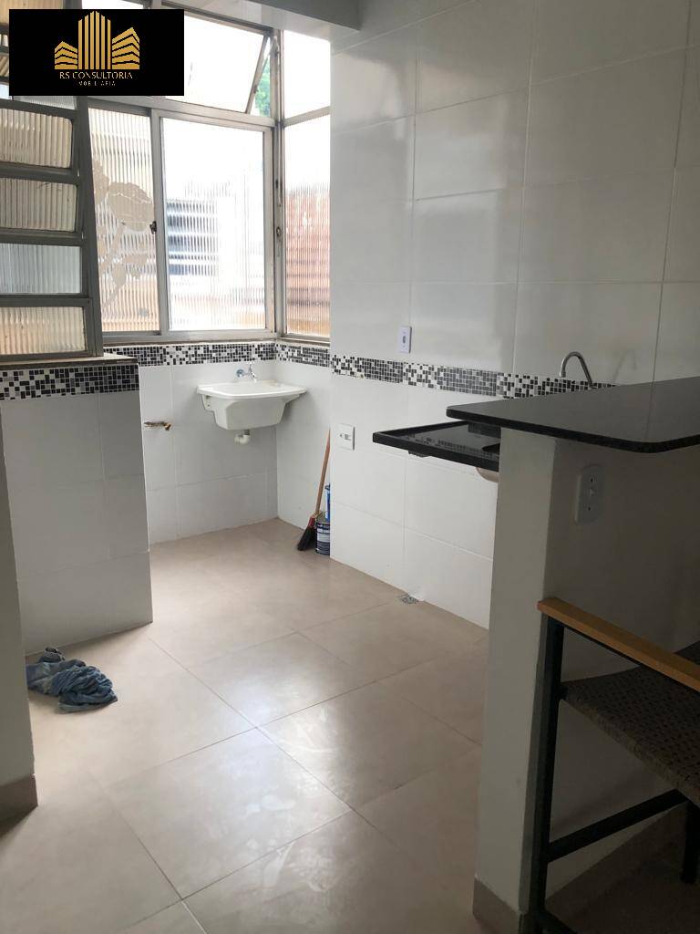 Apartamento à venda com 2 quartos, 70m² - Foto 3